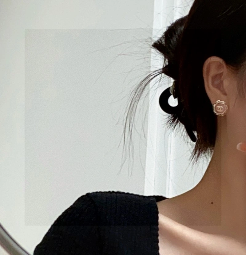 Chanel Earrings MoistureWicking 220055