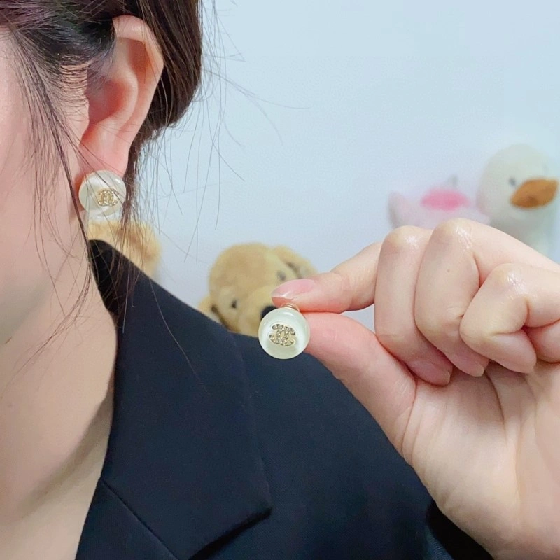 Chanel Earrings Packable 220038