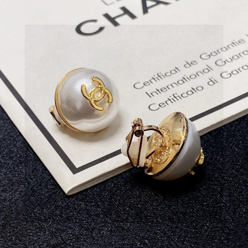 Chanel Earrings Bright 220028