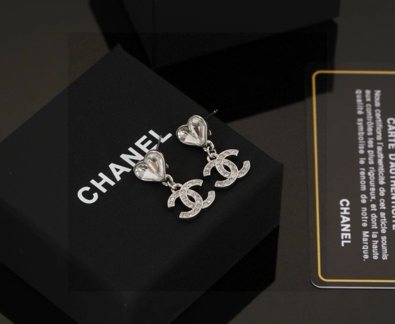 EyeCatching Chanel Earrings 220030