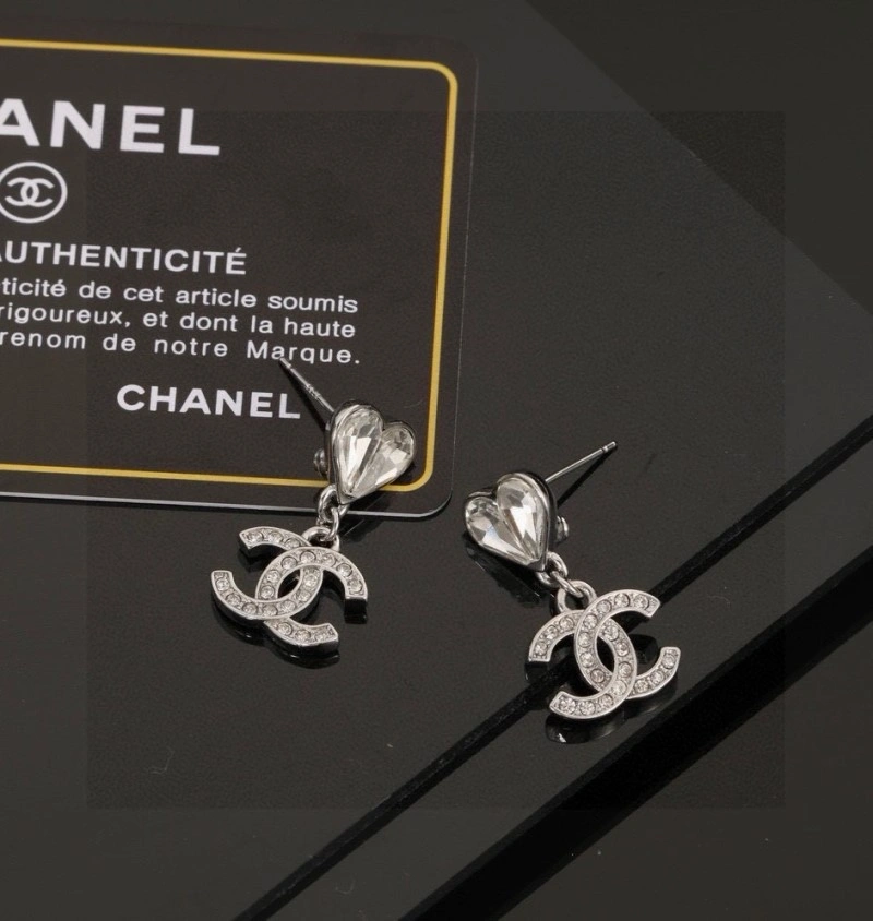 EyeCatching Chanel Earrings 220030