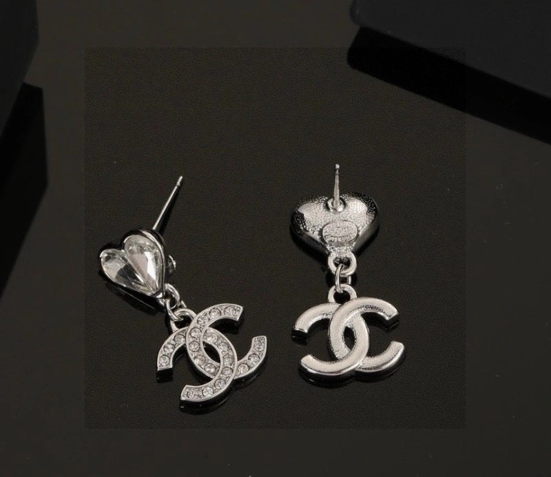 EyeCatching Chanel Earrings 220030