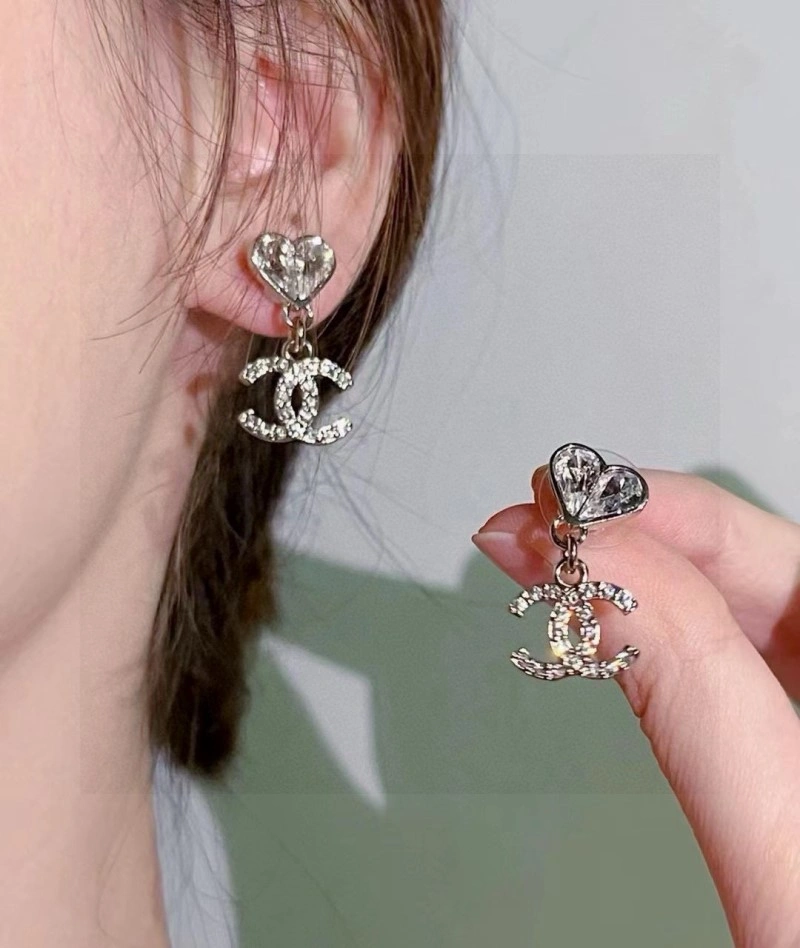 EyeCatching Chanel Earrings 220030
