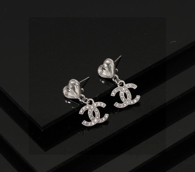 EyeCatching Chanel Earrings 220030