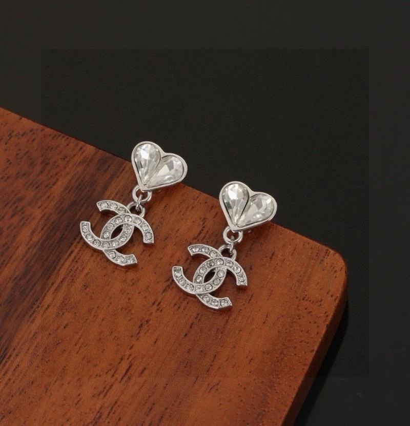 EyeCatching Chanel Earrings 220030