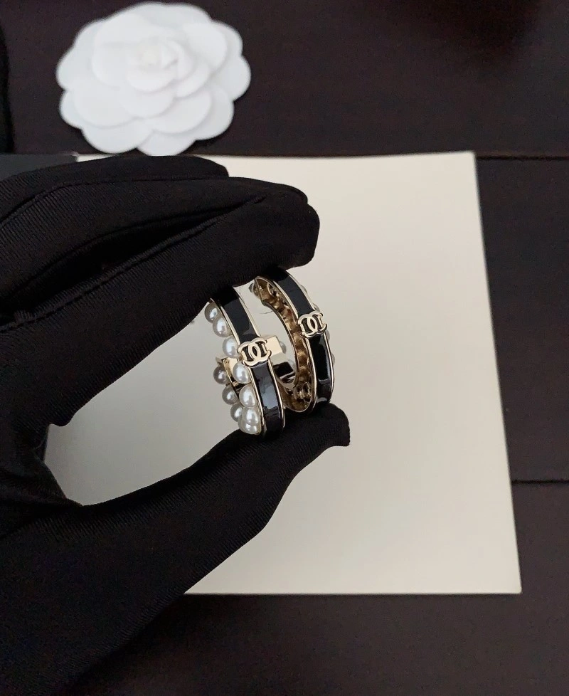 Lightweight Chanel Earrings 220019