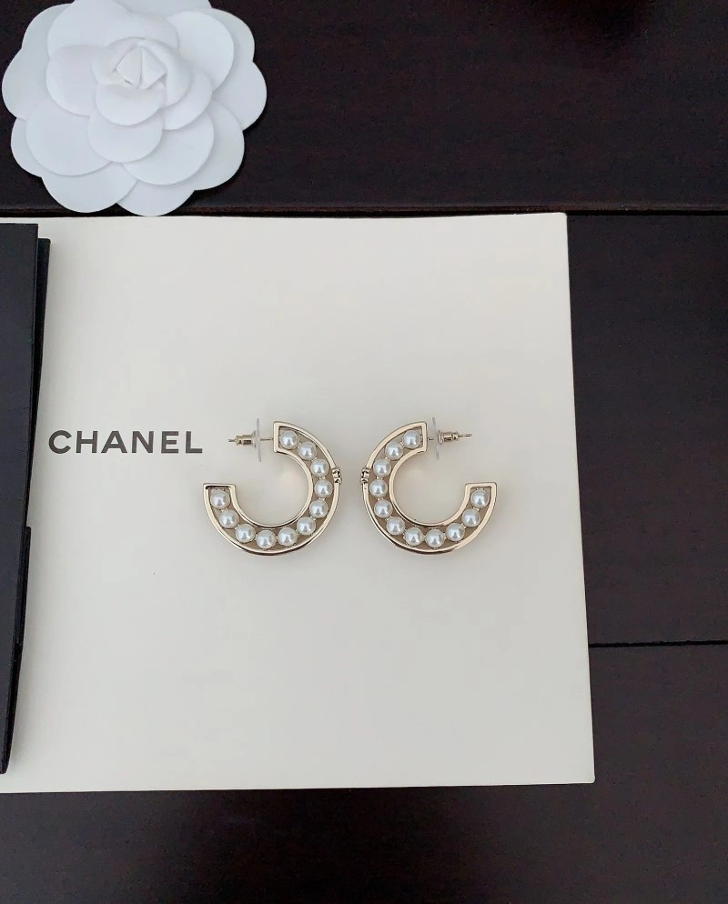 Lightweight Chanel Earrings 220019