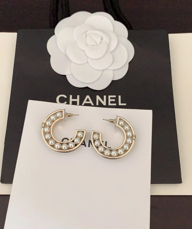 Lightweight Chanel Earrings 220019