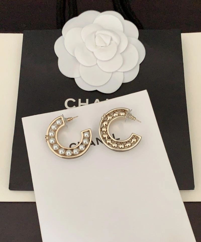 Lightweight Chanel Earrings 220019