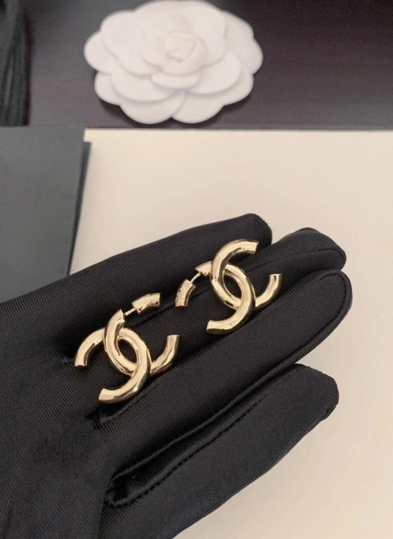 Minimalist Chanel Earrings 220052