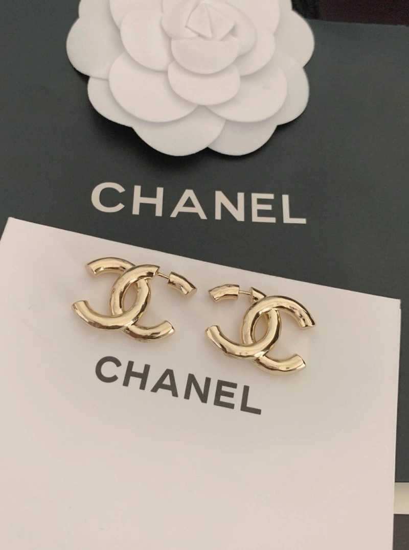 Minimalist Chanel Earrings 220052