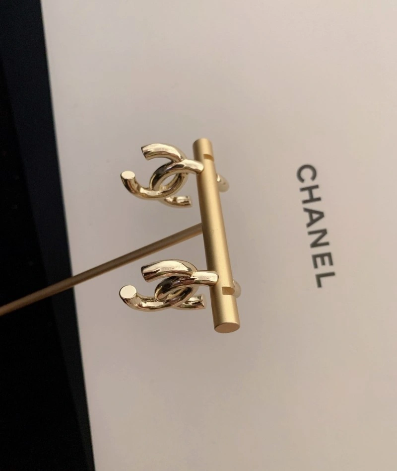 Minimalist Chanel Earrings 220052