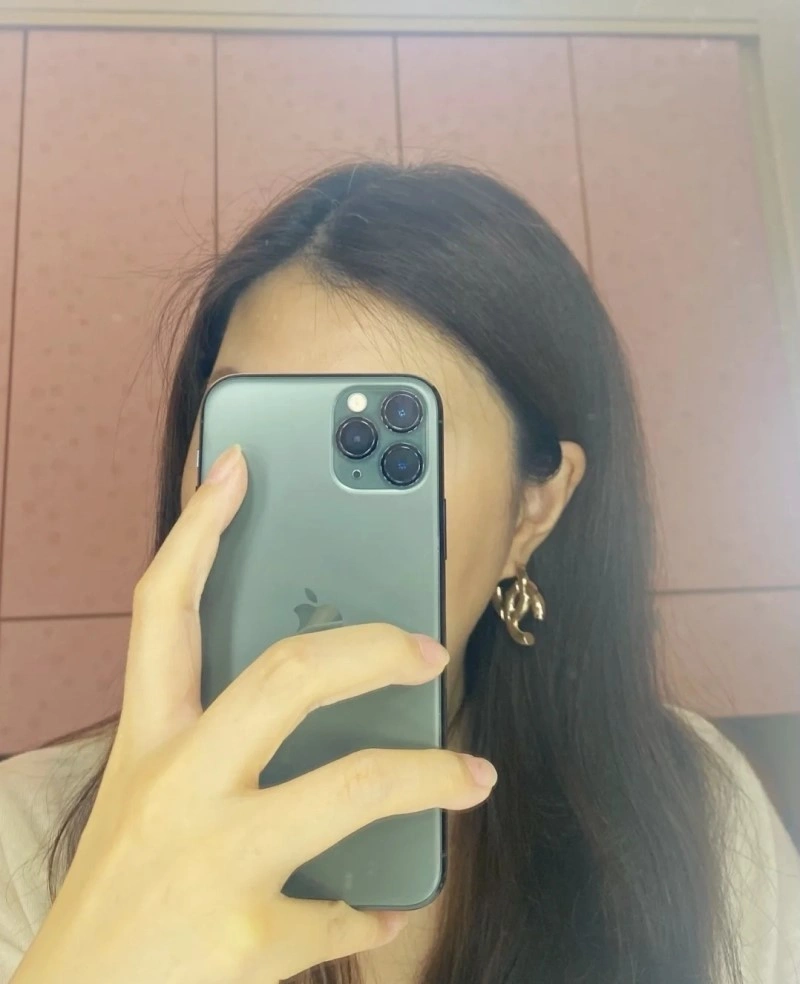 Minimalist Chanel Earrings 220052