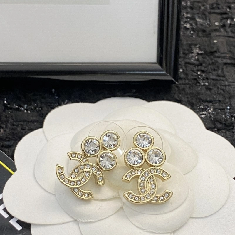 Lightweight Chanel Earrings 220017