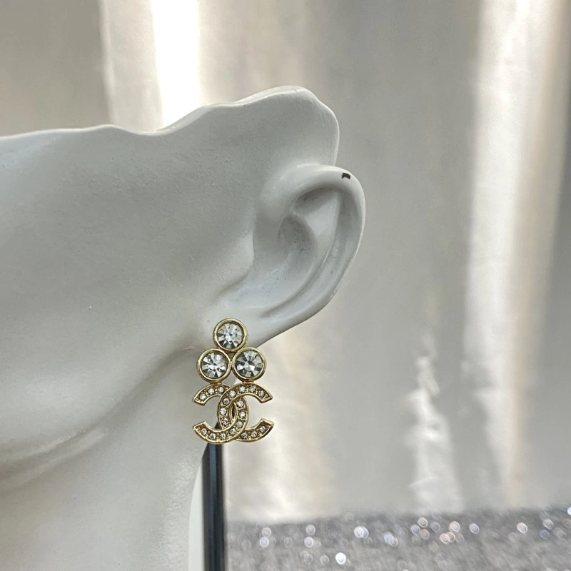 Lightweight Chanel Earrings 220017