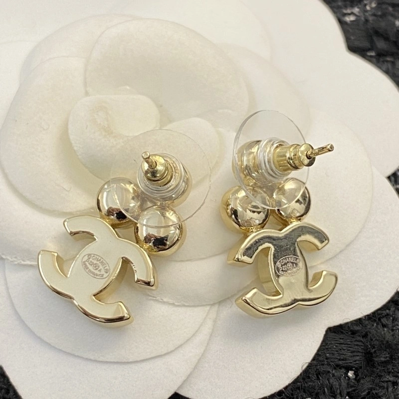 Lightweight Chanel Earrings 220017