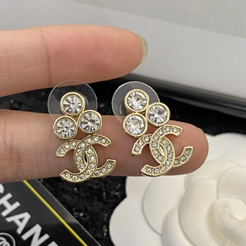 Lightweight Chanel Earrings 220017