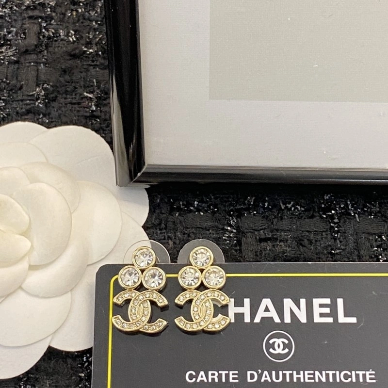 Lightweight Chanel Earrings 220017