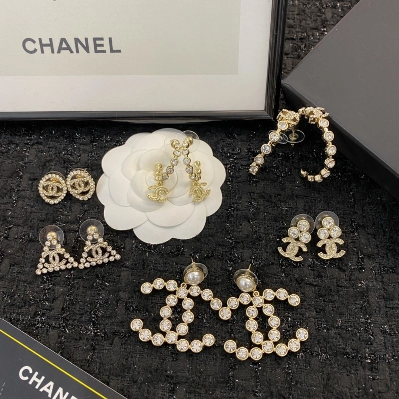 Lightweight Chanel Earrings 220017