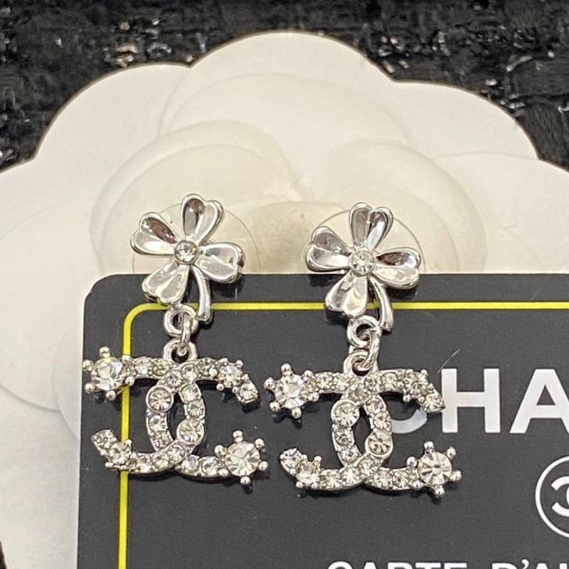 Snug Chanel Earrings 220105