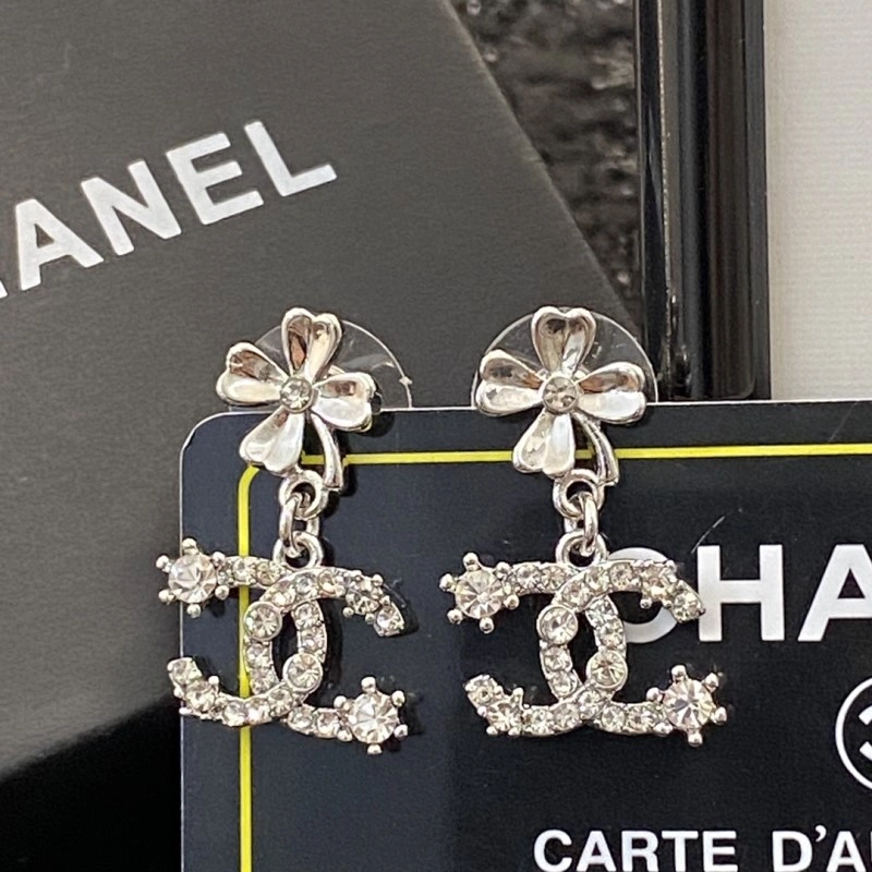 Snug Chanel Earrings 220105