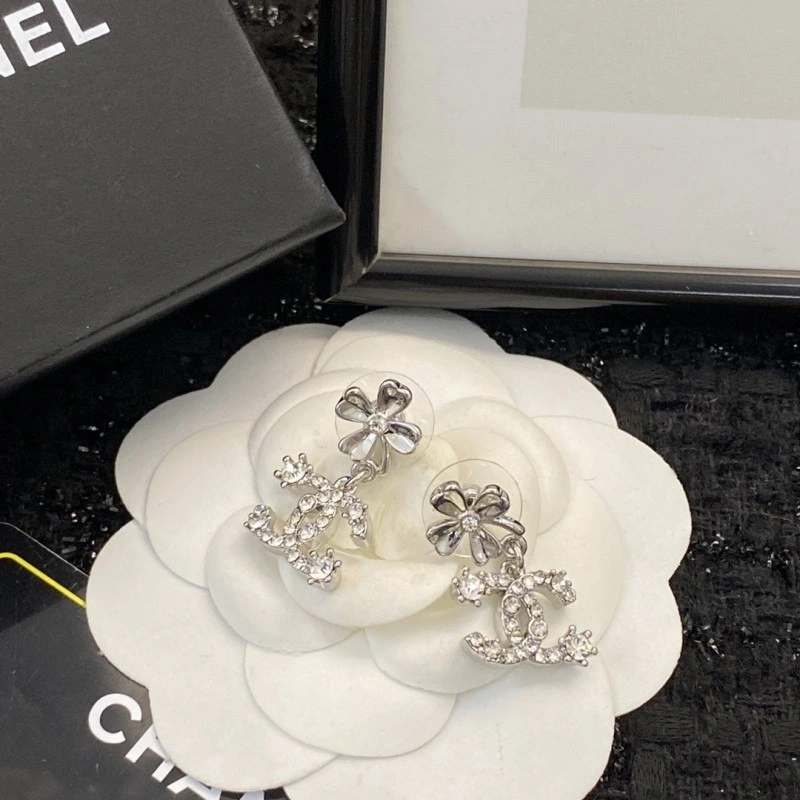 Snug Chanel Earrings 220105