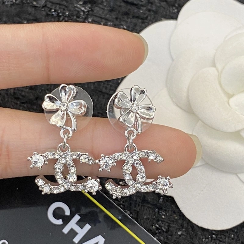 Snug Chanel Earrings 220105