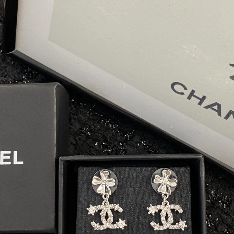 Snug Chanel Earrings 220105