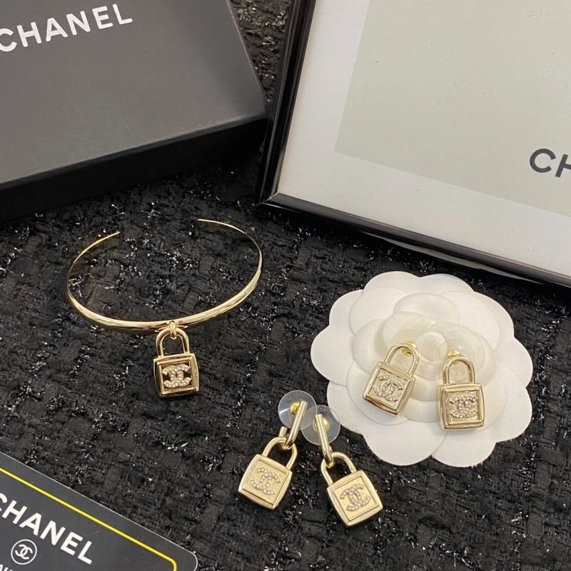 Chanel Earrings FashionForward 220024