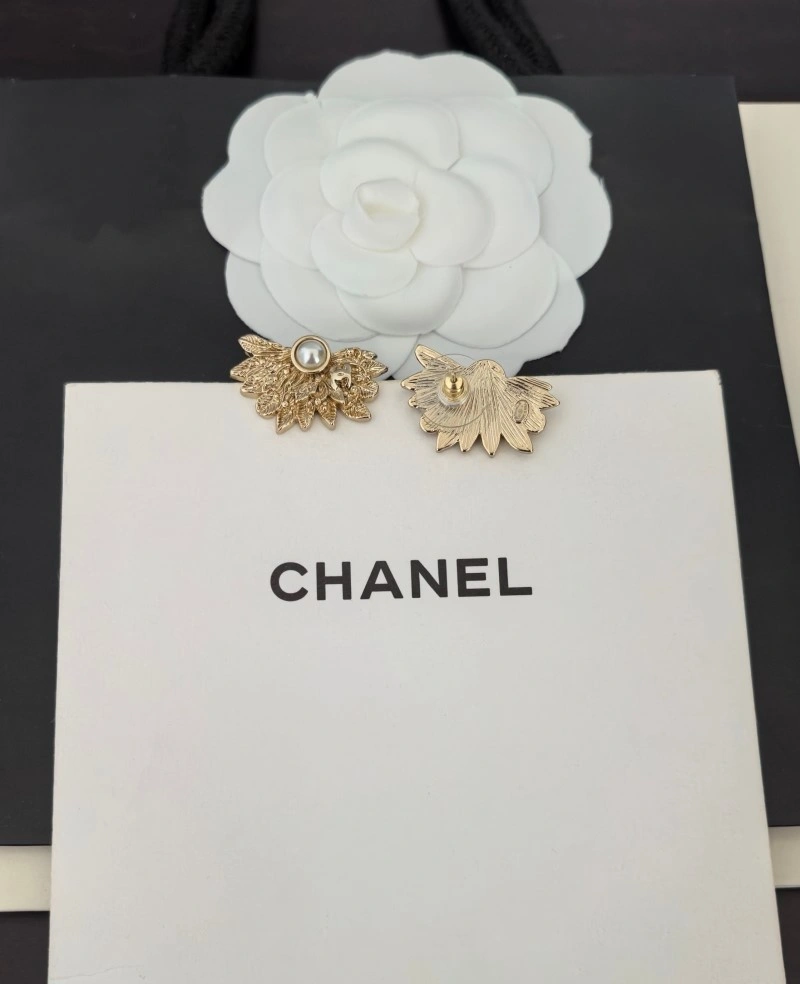 Trendsetting Chanel Earrings 220012