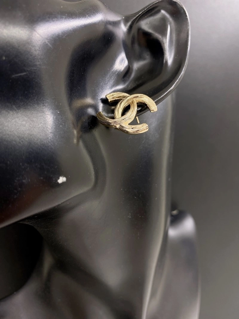 Comfortable Chanel Earrings 220007