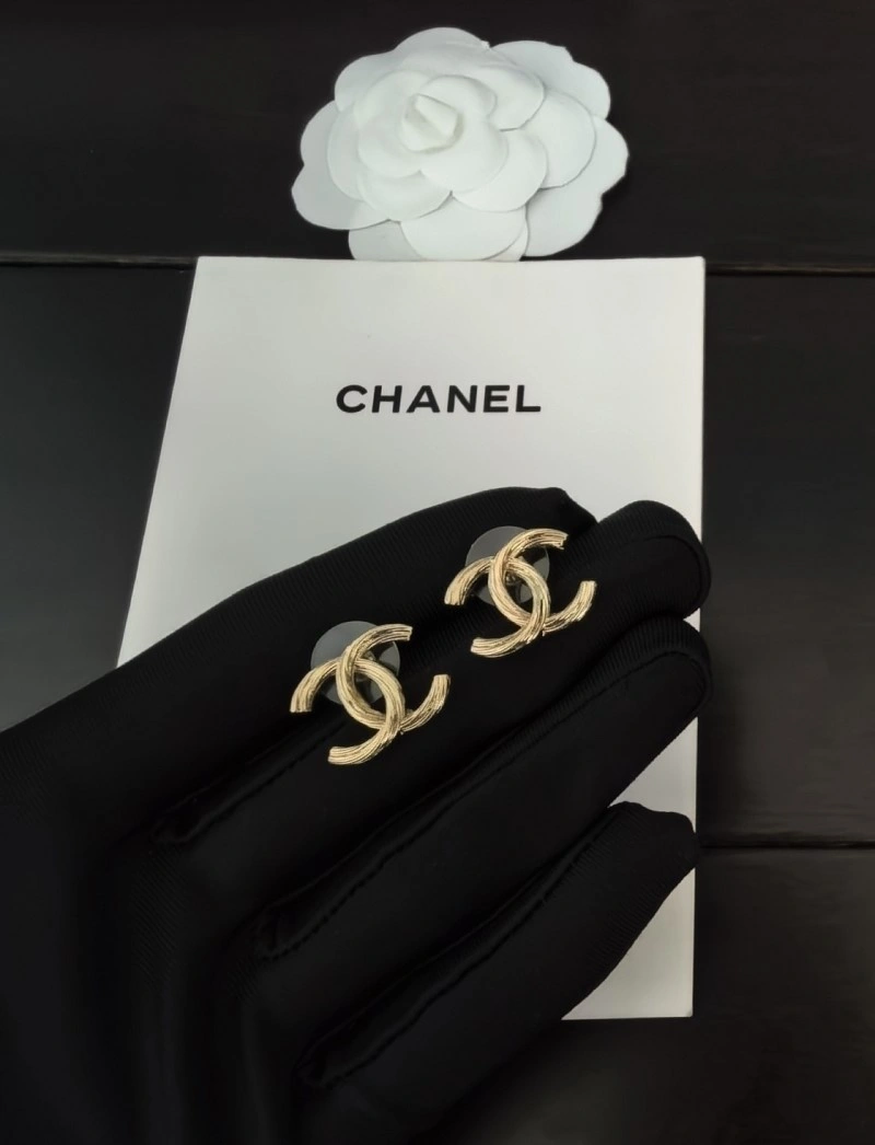 Comfortable Chanel Earrings 220007