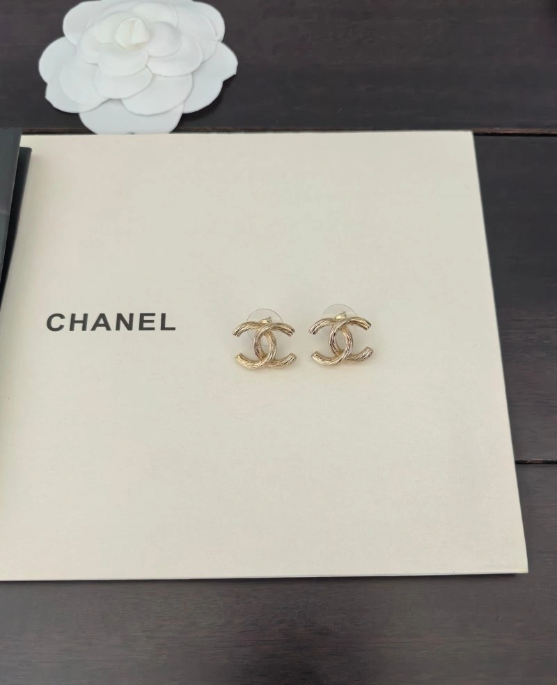 Comfortable Chanel Earrings 220007