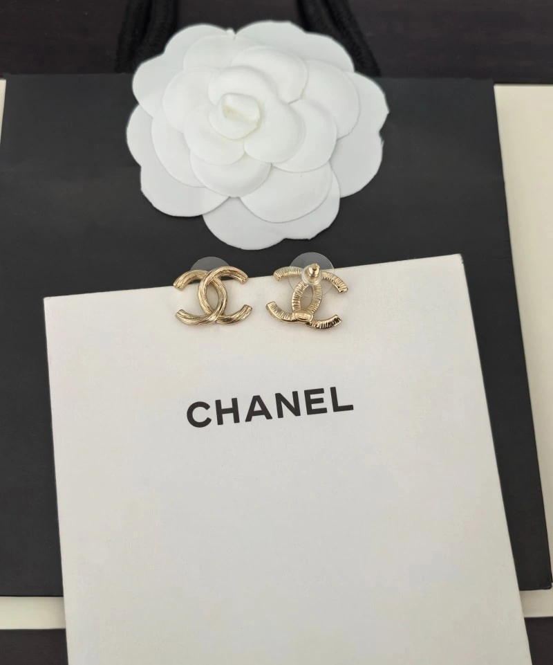 Comfortable Chanel Earrings 220007