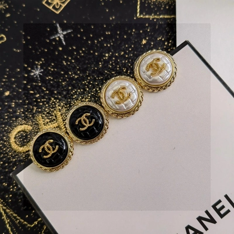 Chanel Earrings EasyMatch 220011