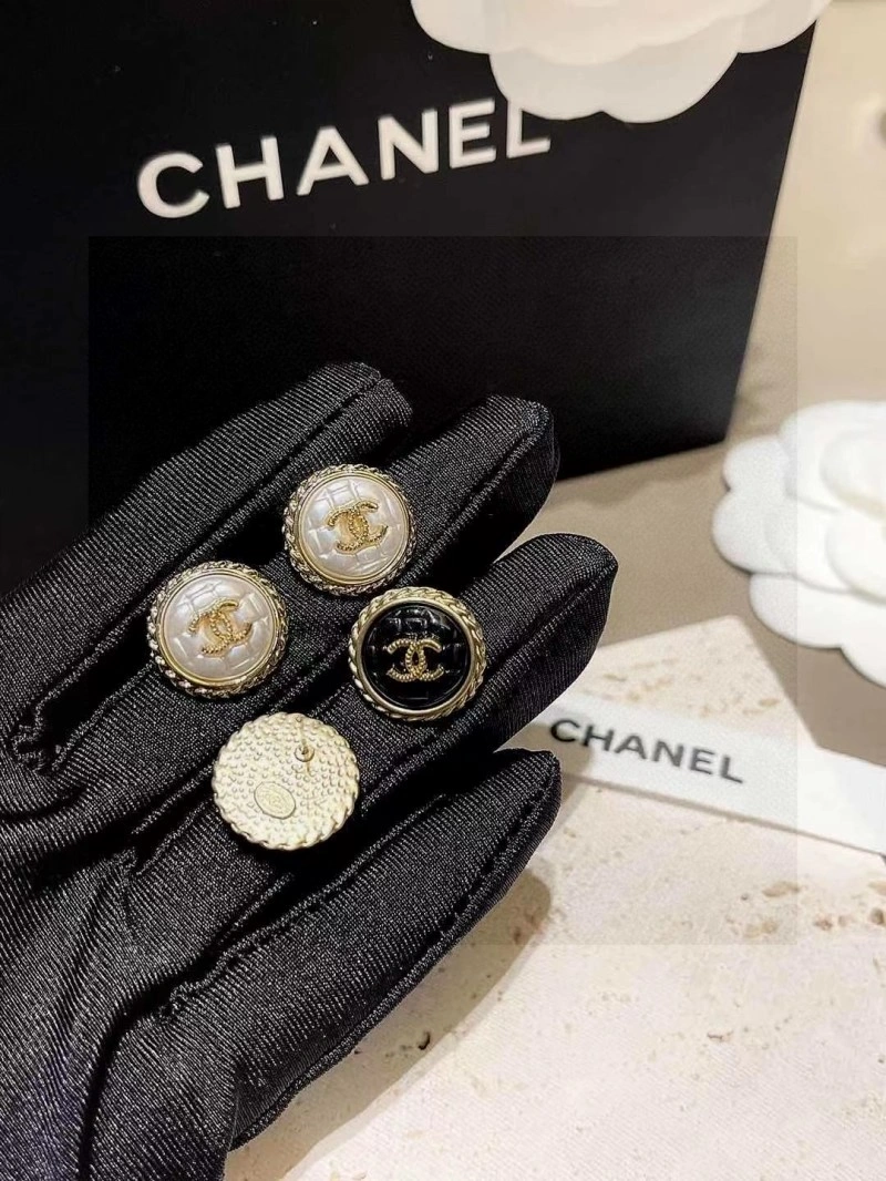 Chanel Earrings EasyMatch 220011