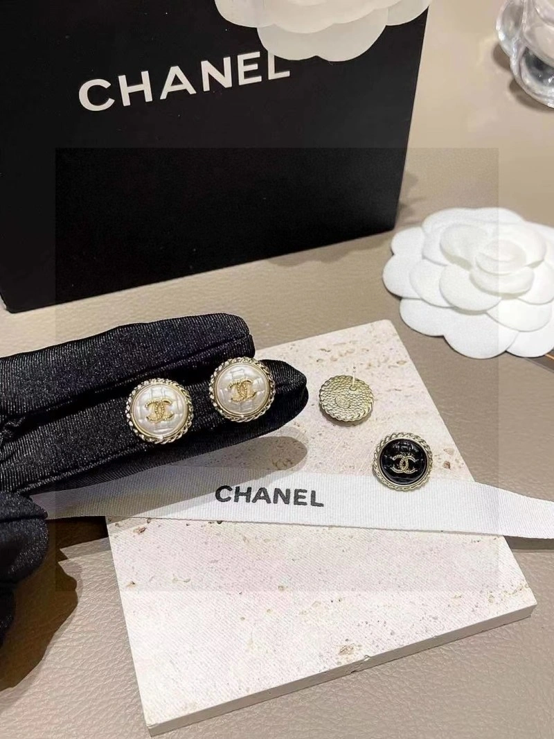 Chanel Earrings EasyMatch 220011