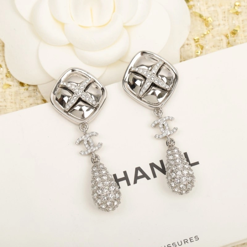 Vibrant Chanel Earrings 220009