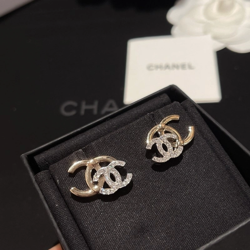 Trendsetting Chanel Earrings 220000