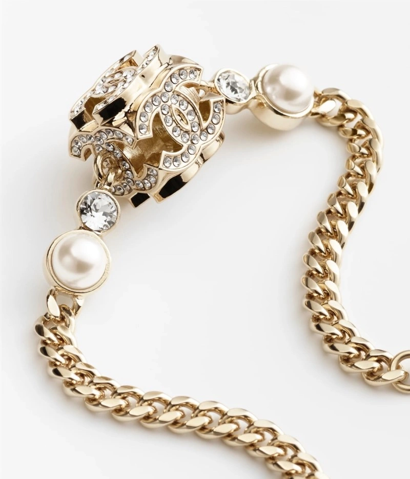 Effortless Chanel Earrings 220004