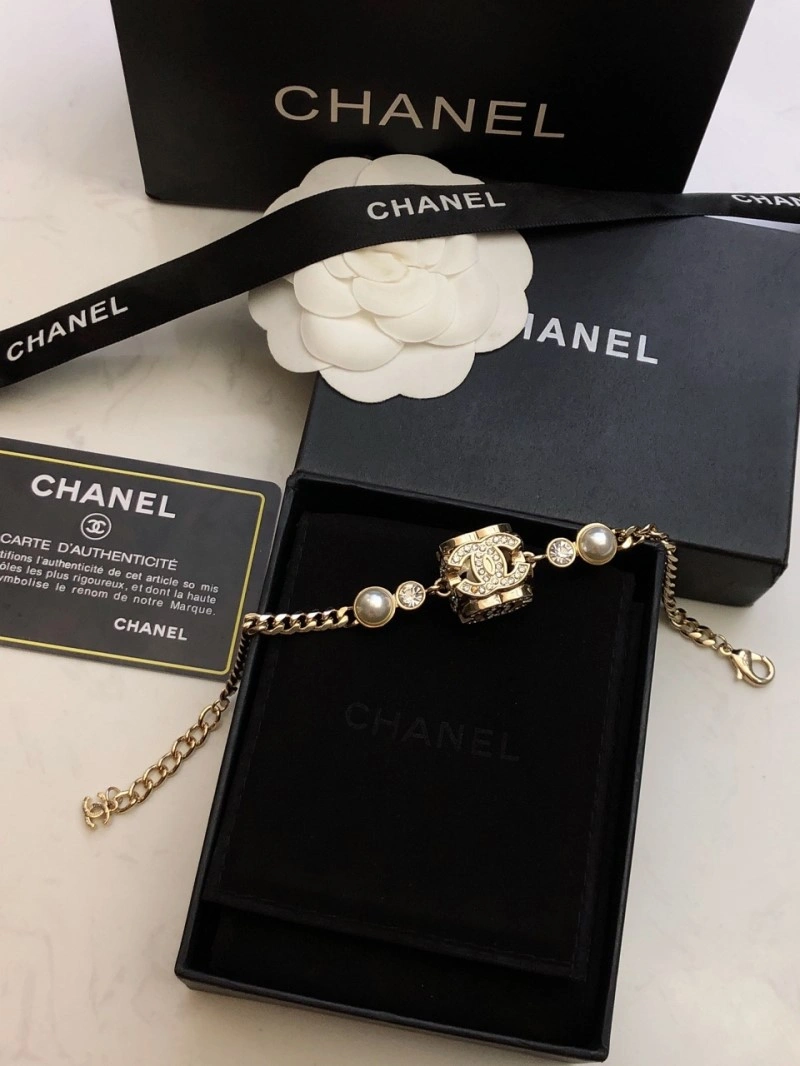 Effortless Chanel Earrings 220004