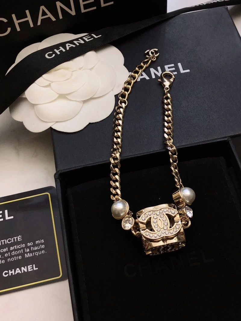 Effortless Chanel Earrings 220004
