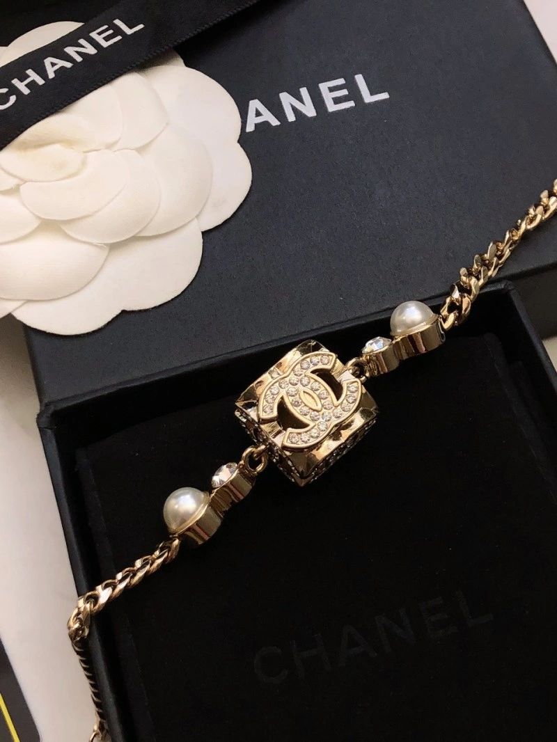 Effortless Chanel Earrings 220004