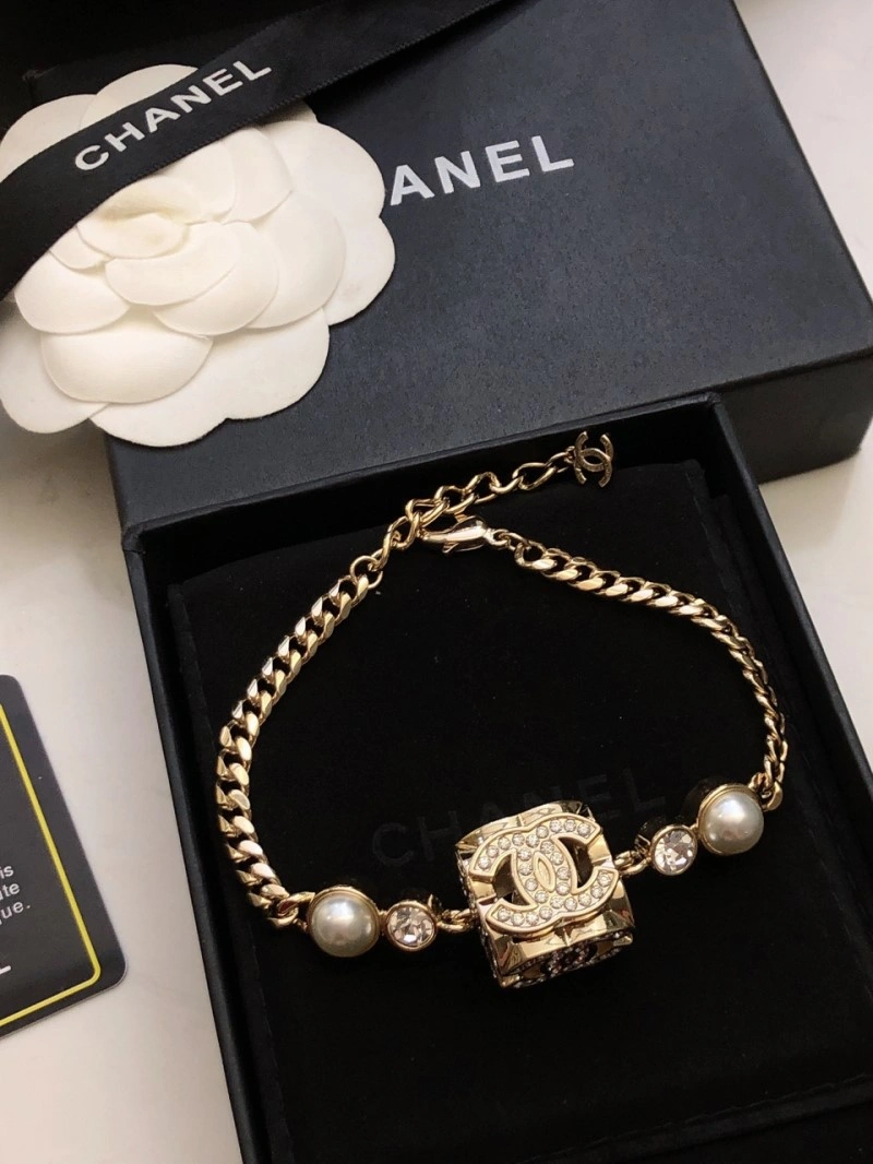 Effortless Chanel Earrings 220004