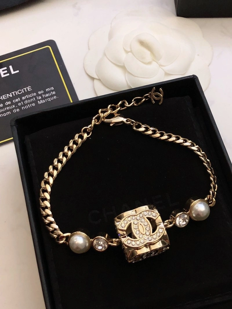 Effortless Chanel Earrings 220004