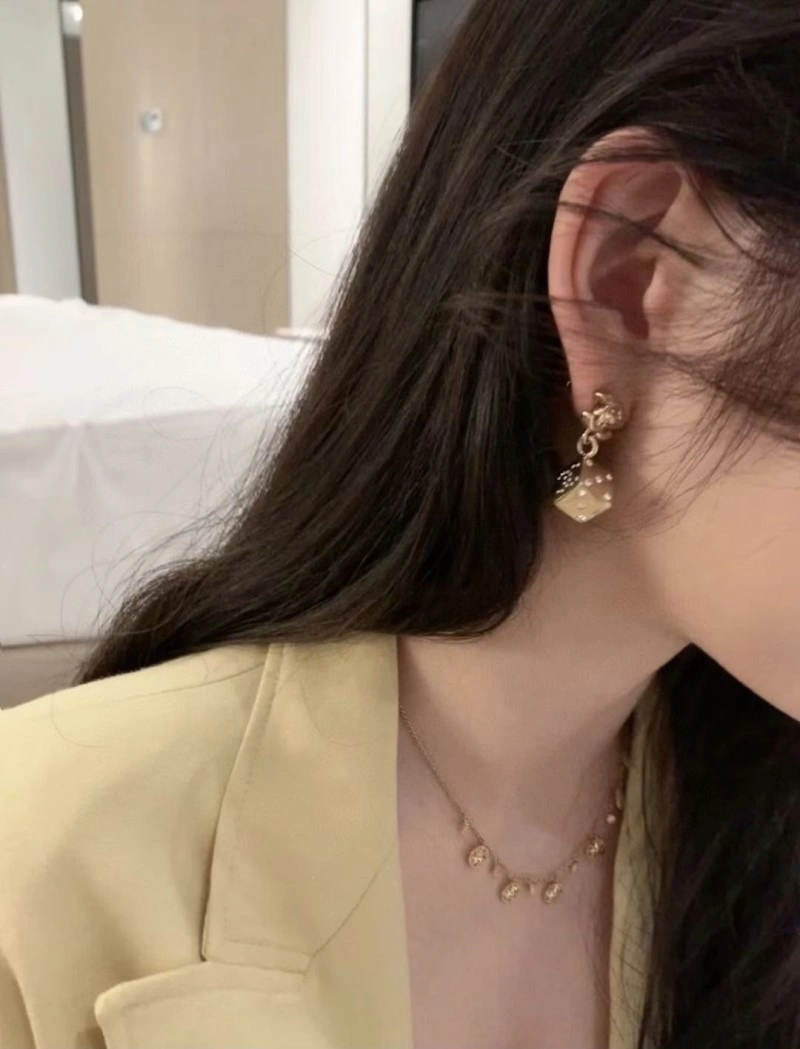 Breathable Chanel Earrings 219983