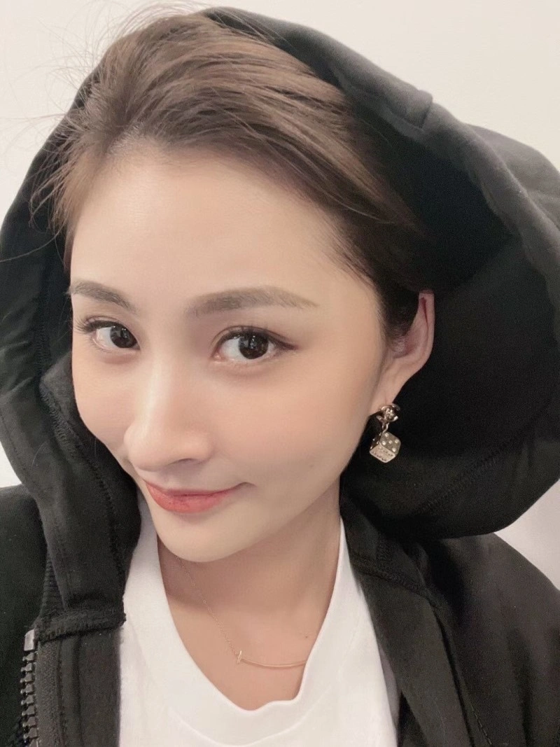 Breathable Chanel Earrings 219983