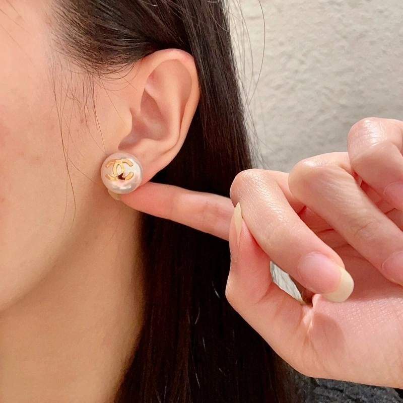 Chanel Earrings Sleek 219976