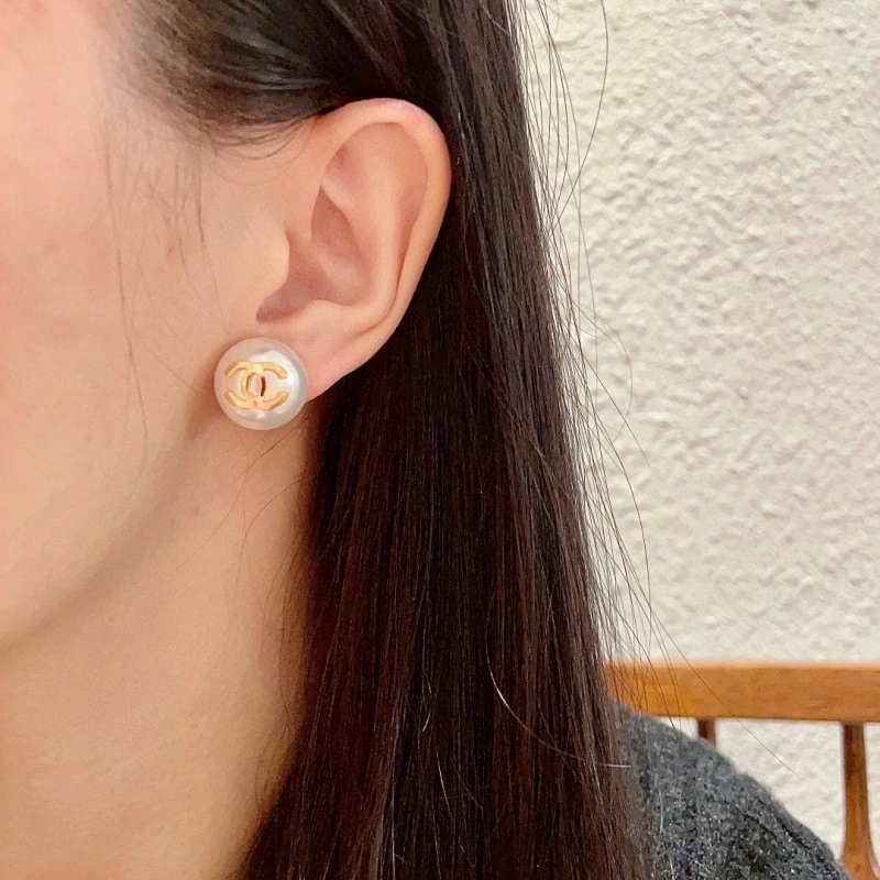 Chanel Earrings Sleek 219976