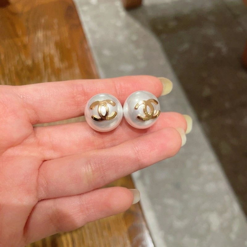 Chanel Earrings Sleek 219976